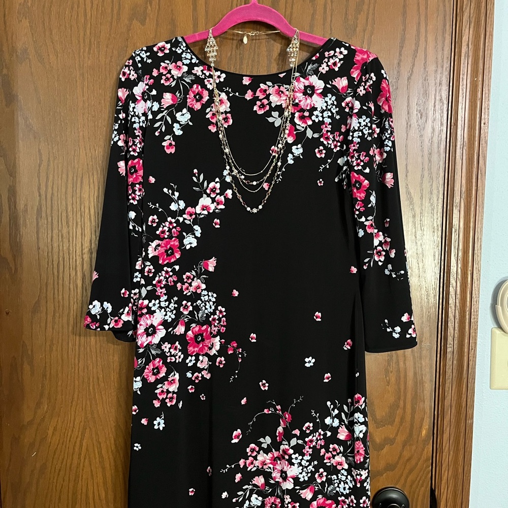 NWT White House/Black Market reversible dress.  Sz MP, roughly an 8-10.